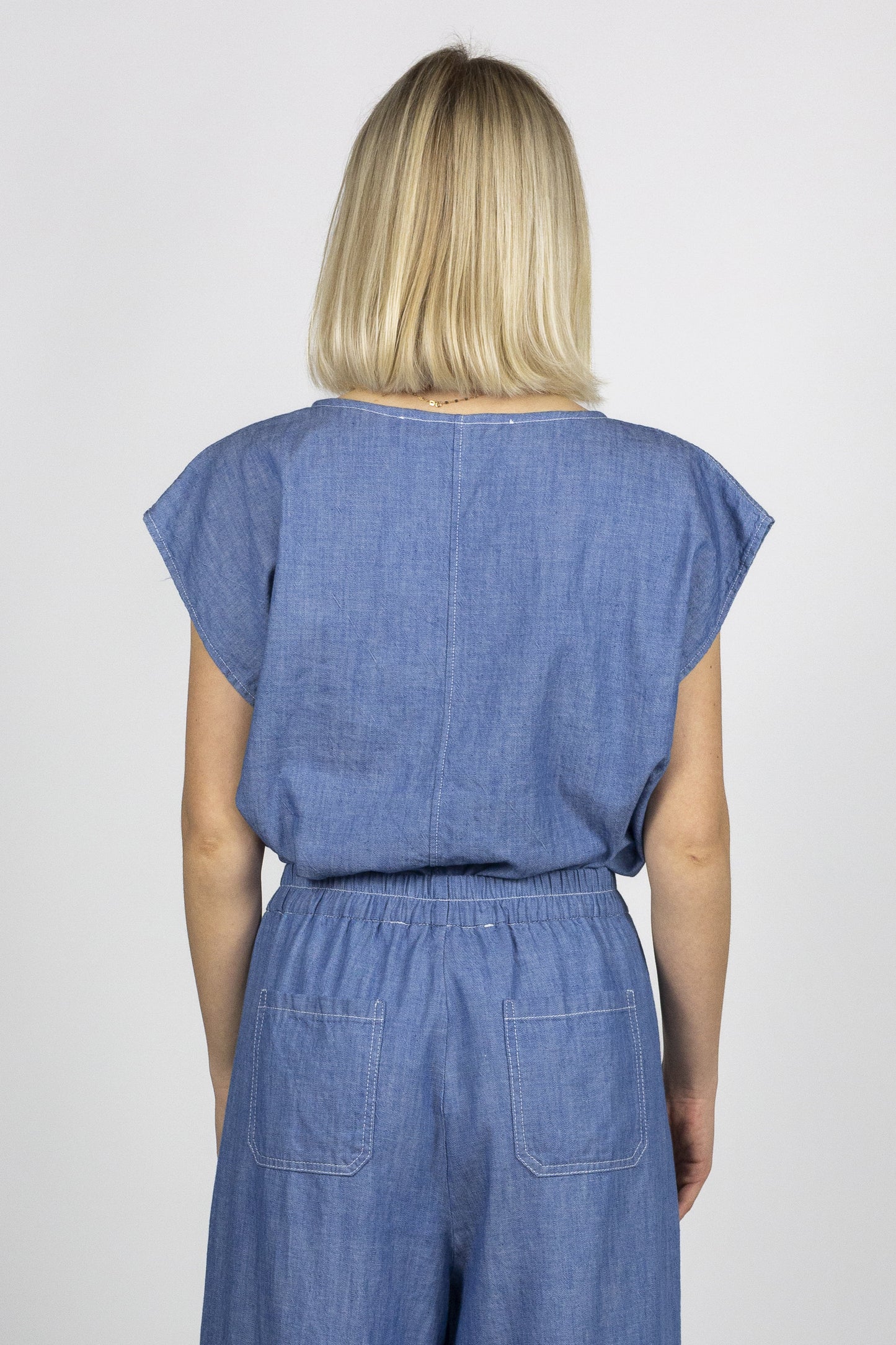 Guenda in chambray