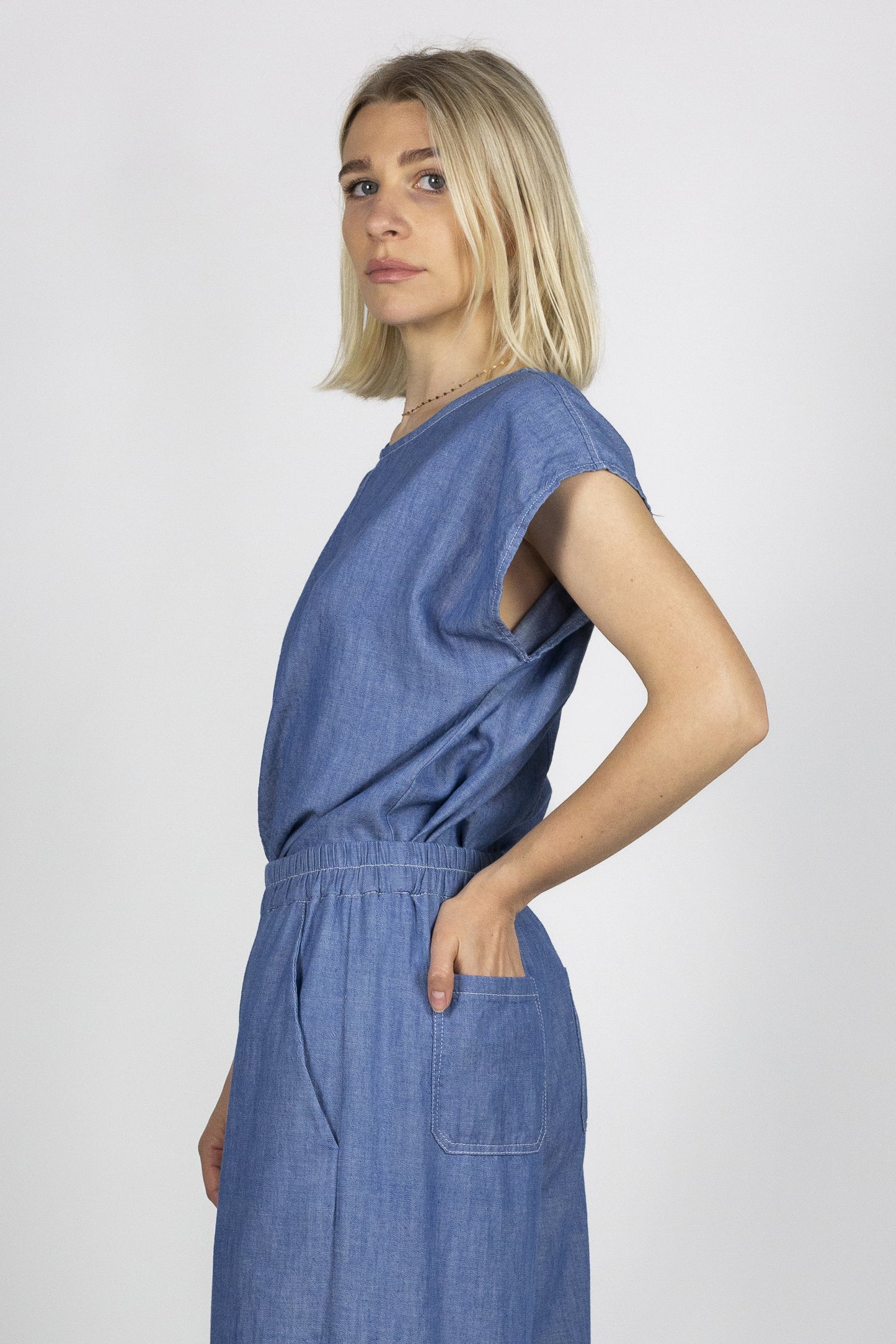 Guenda in chambray